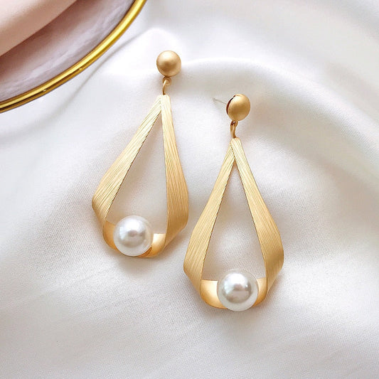 Stylish gold drop earrings with pearls